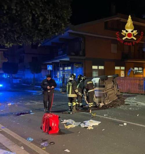 Lo schianto, poi si ribaltano: morti cinque ragazzi a Roma